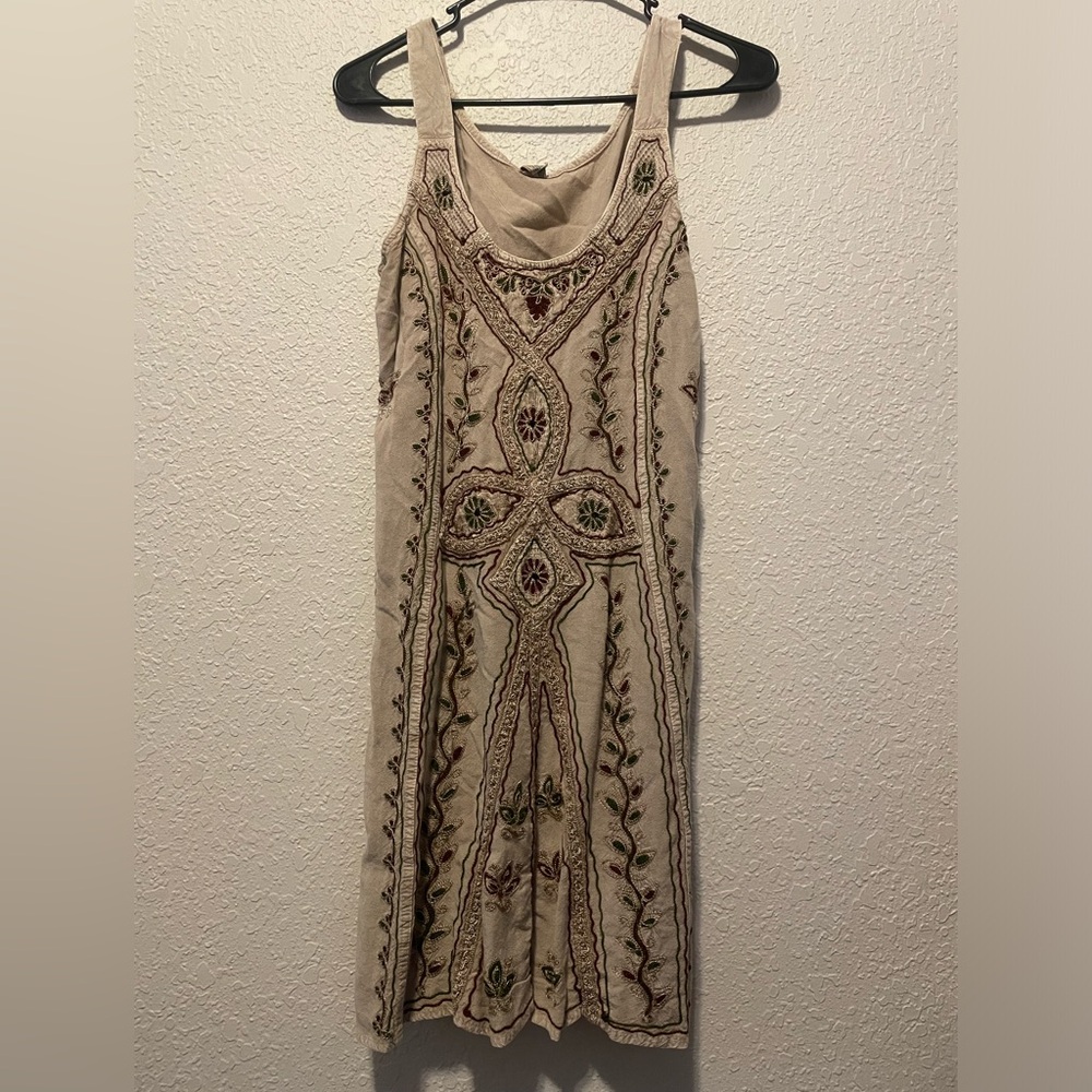 short embroidered dress with tie on the back